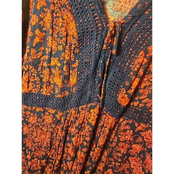 Torrid Red and Blue Floral Blouse - Picture 3 of 4